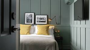 Hypo-allergenic bedding, desk, iron/ironing board, free WiFi