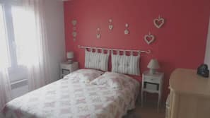 2 bedrooms, iron/ironing board, free WiFi