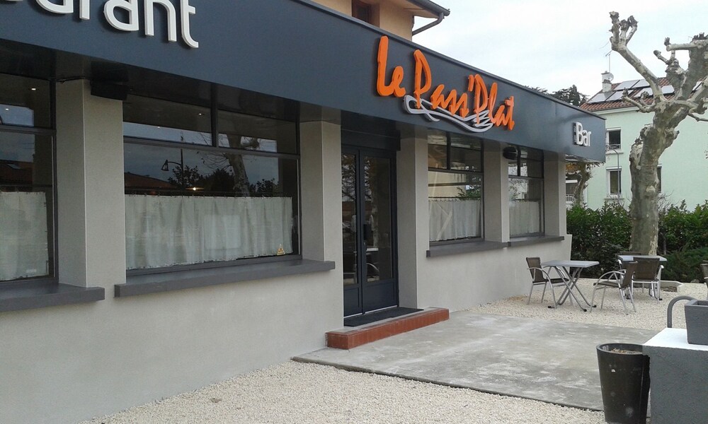 Le Pass'plat, Montbrison: Room Prices & Reviews | Travelocity