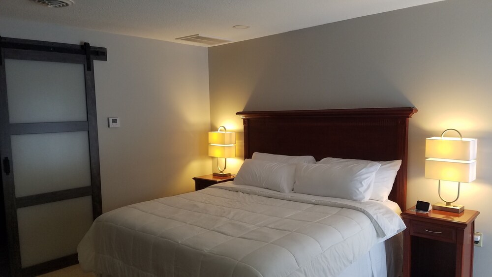 Marceline Mural Motel in Marceline Best Rates & Deals on Orbitz