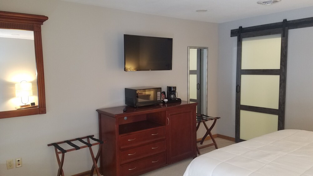 Marceline Mural Motel in Marceline Best Rates & Deals on Orbitz