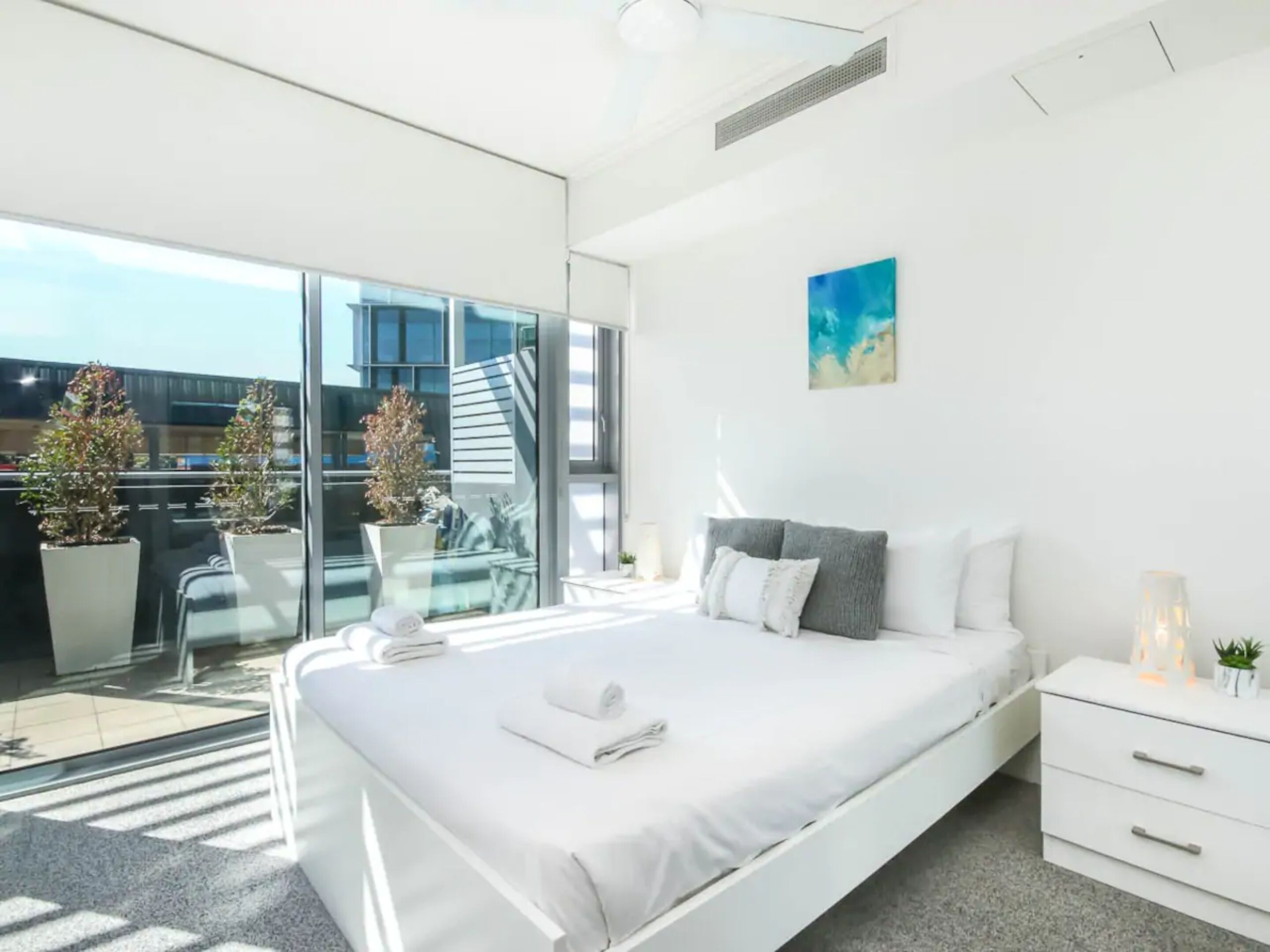 Modern 1 Bedroom Apartment With Pool