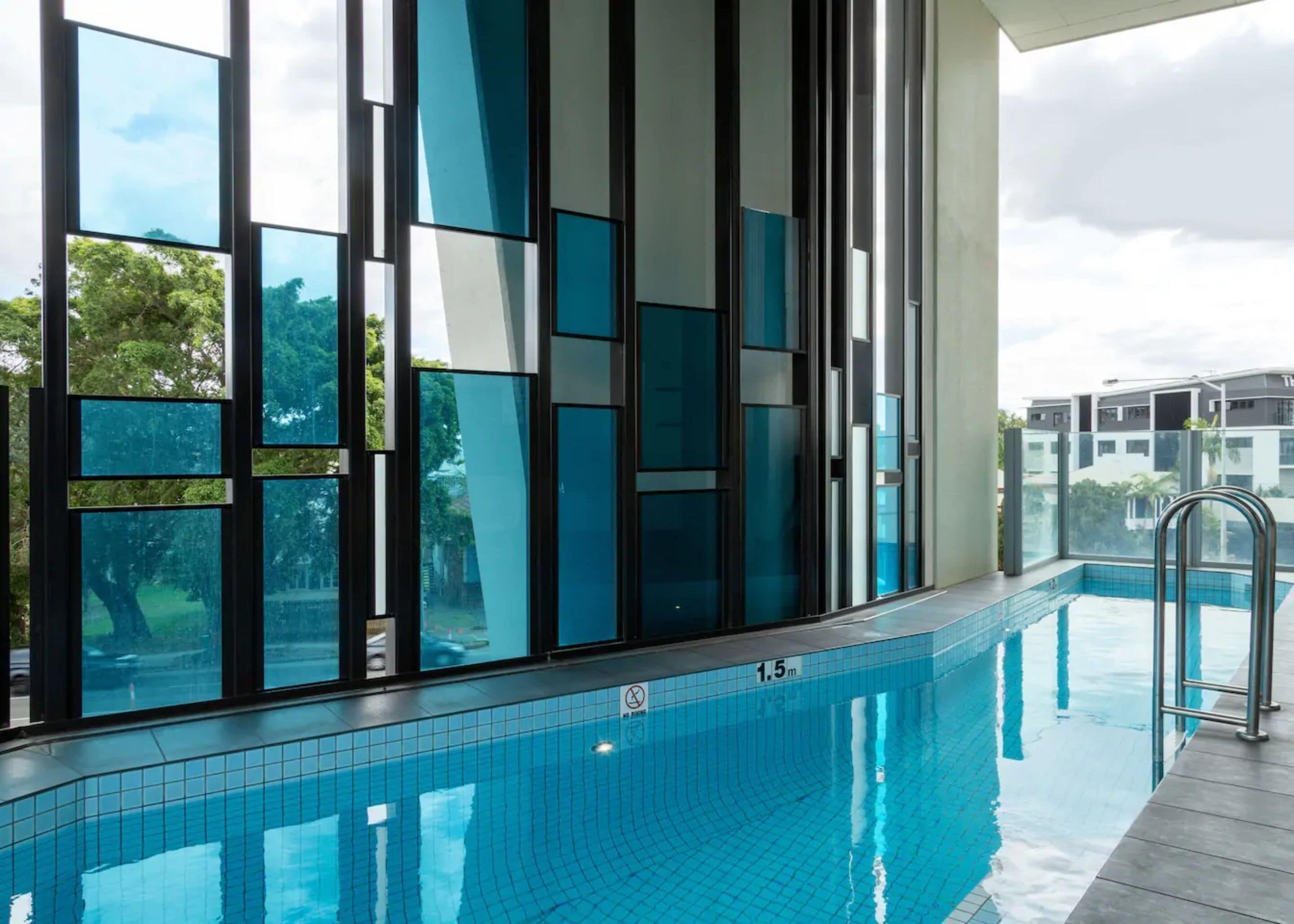 Modern 1 Bedroom Apartment With Pool