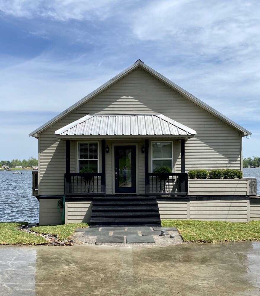 False River waterfront property 30 minutes from Baton Rouge