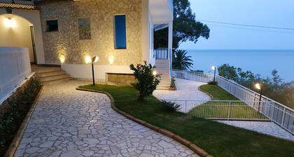 House With 3 Bedrooms in Copanello, With Wonderful sea View, Furnished Terrace and Wifi Near the Beach