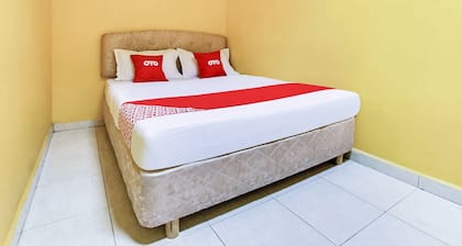 OYO 89406 LUCKY BUDGET HOTEL