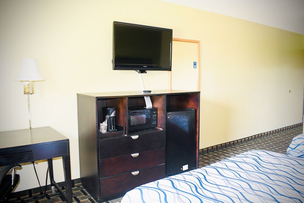 Sky Palace Inn & Suites Park City Wichita North - Comfort 2 Queen Beds NS