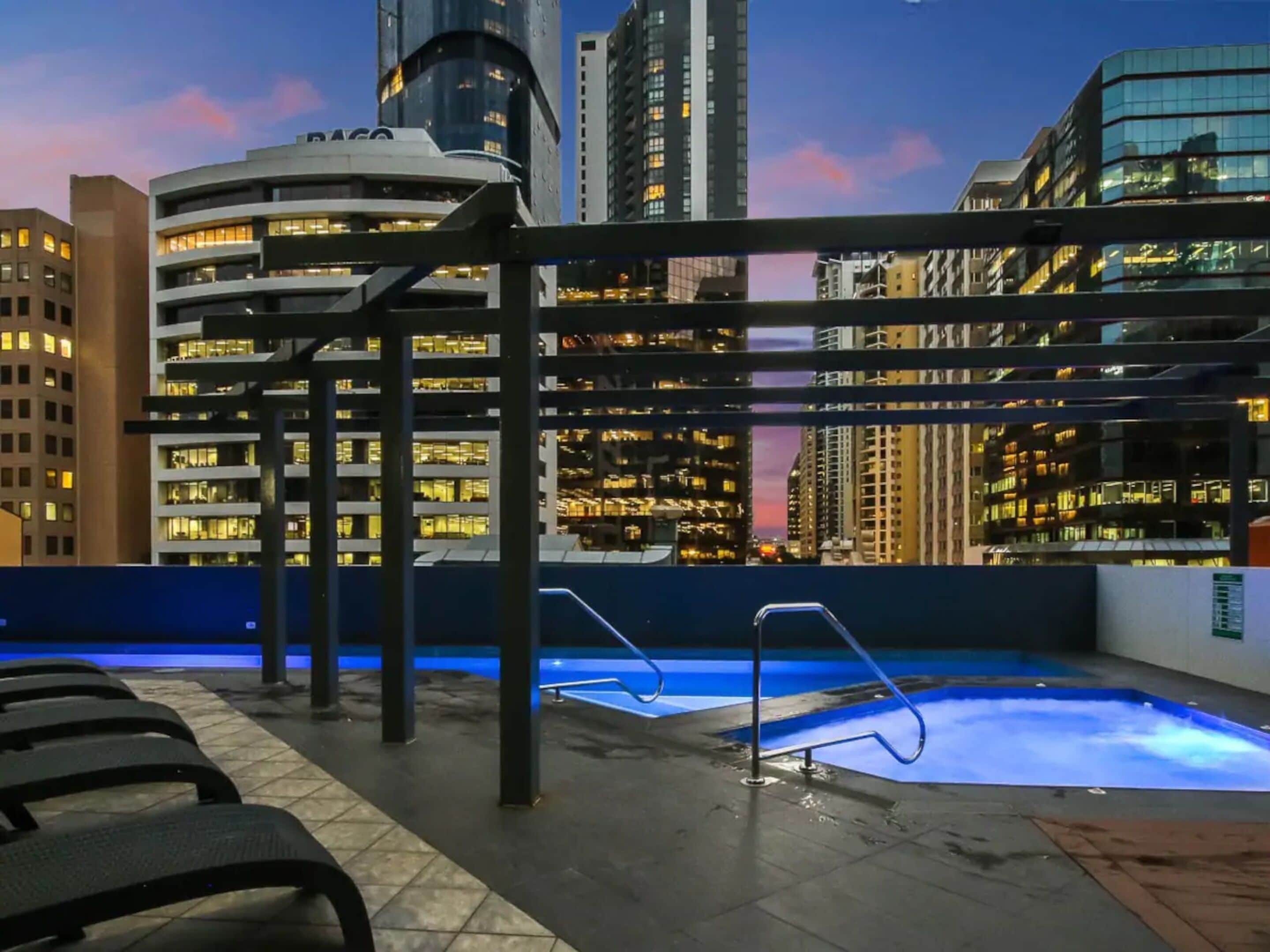 Amazing Brisbane CBD 2 Bedroom Apartment With River Views