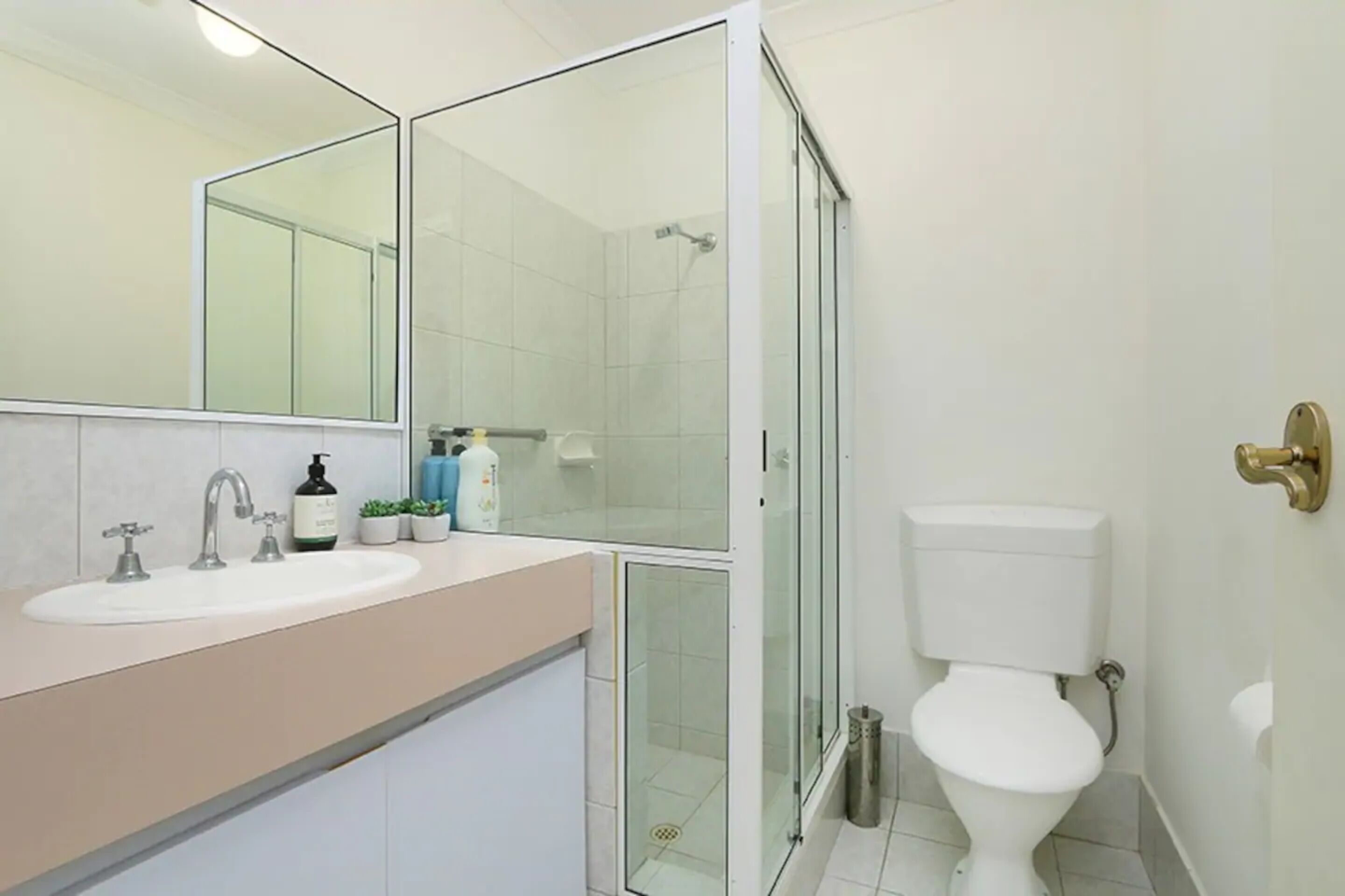 Pleasant 3 Bedroom House With Garden Close to CBD