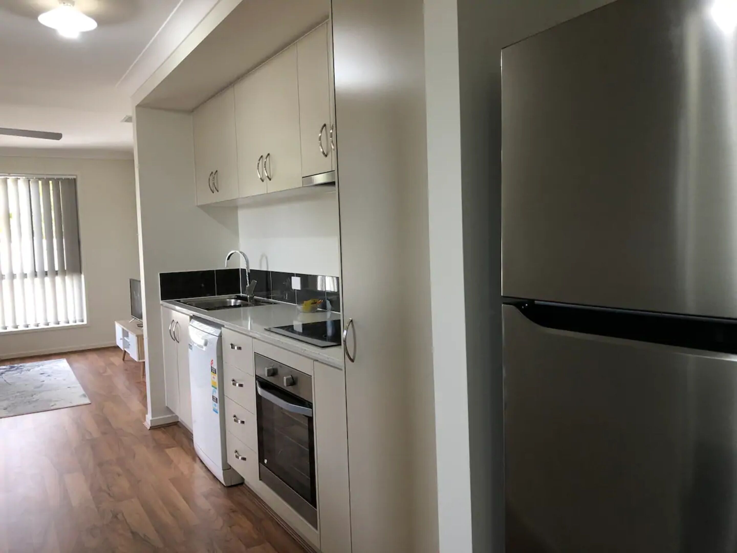 Modern Unit Near To Surfers Paradise