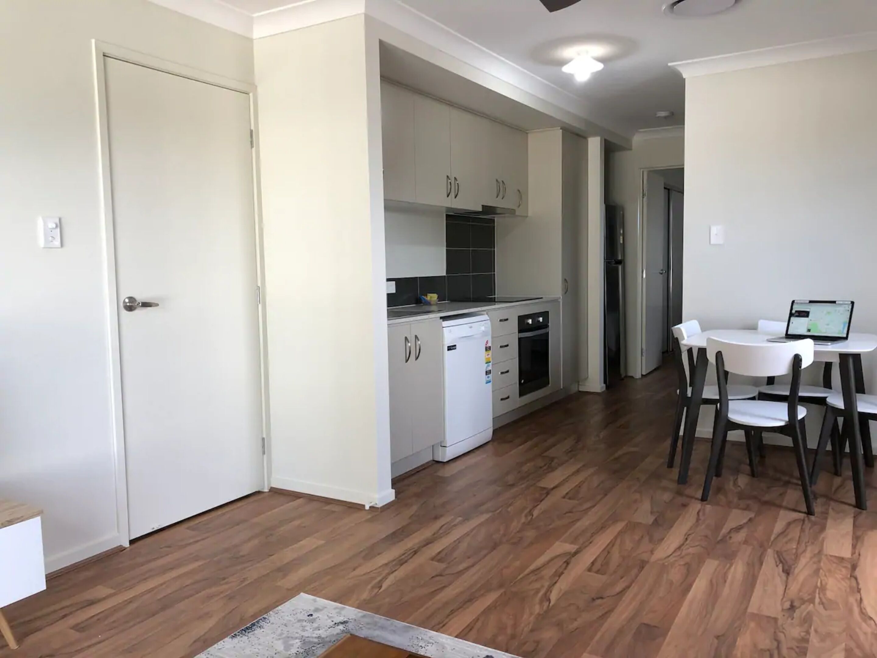 Modern Unit Near To Surfers Paradise