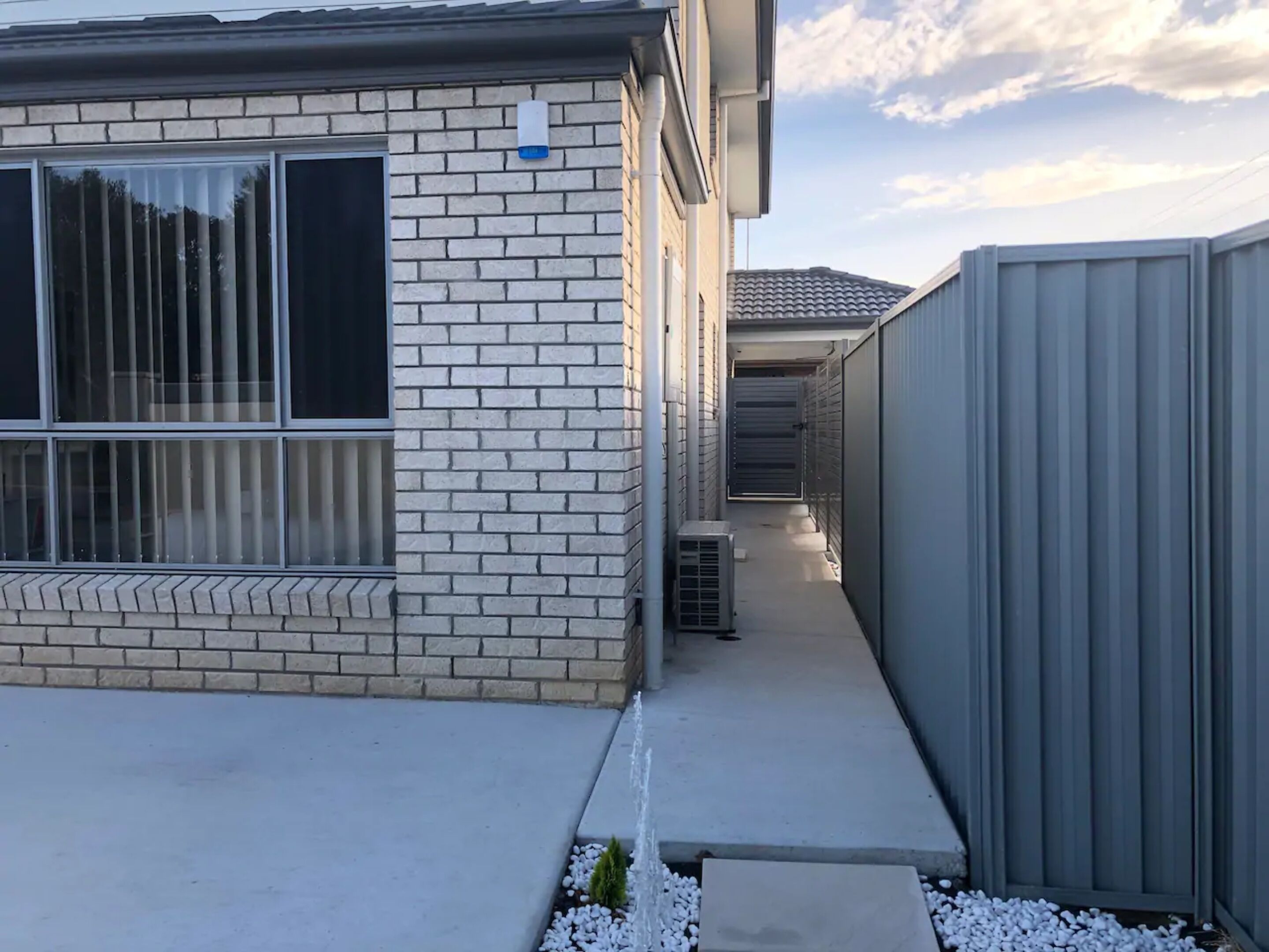 Modern Unit Near To Surfers Paradise