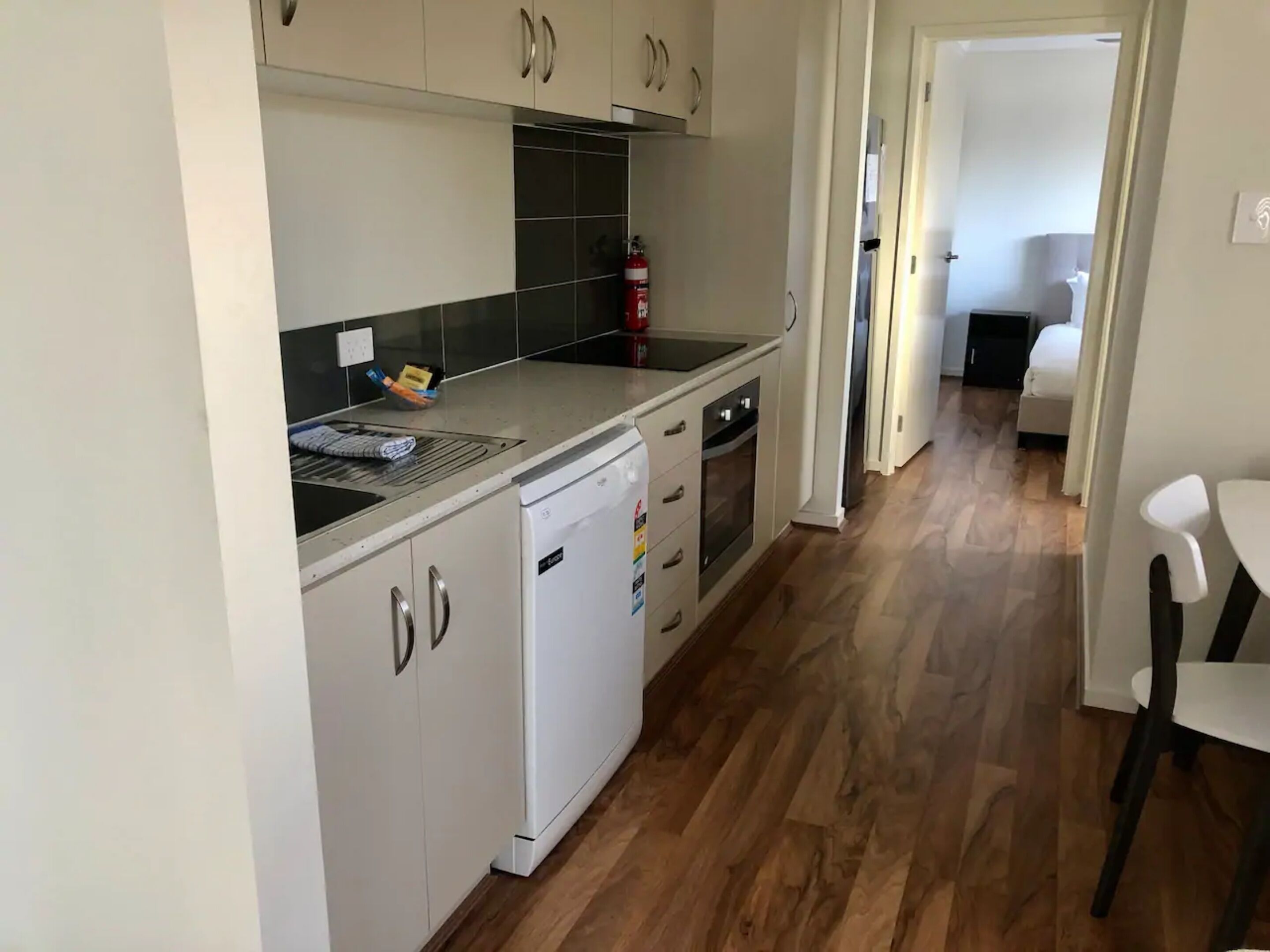 Modern Unit Near To Surfers Paradise