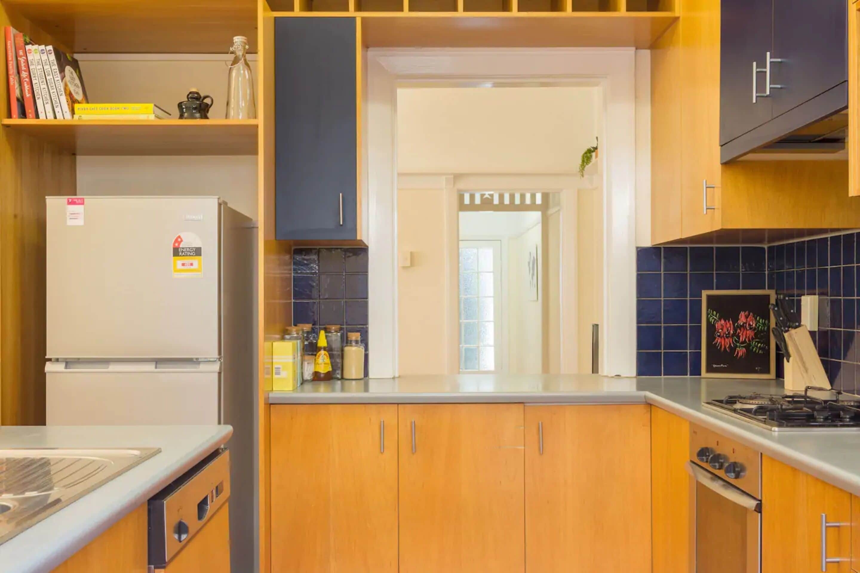 2 Bedroom Gorgeous Art Deco Classic Near CBD