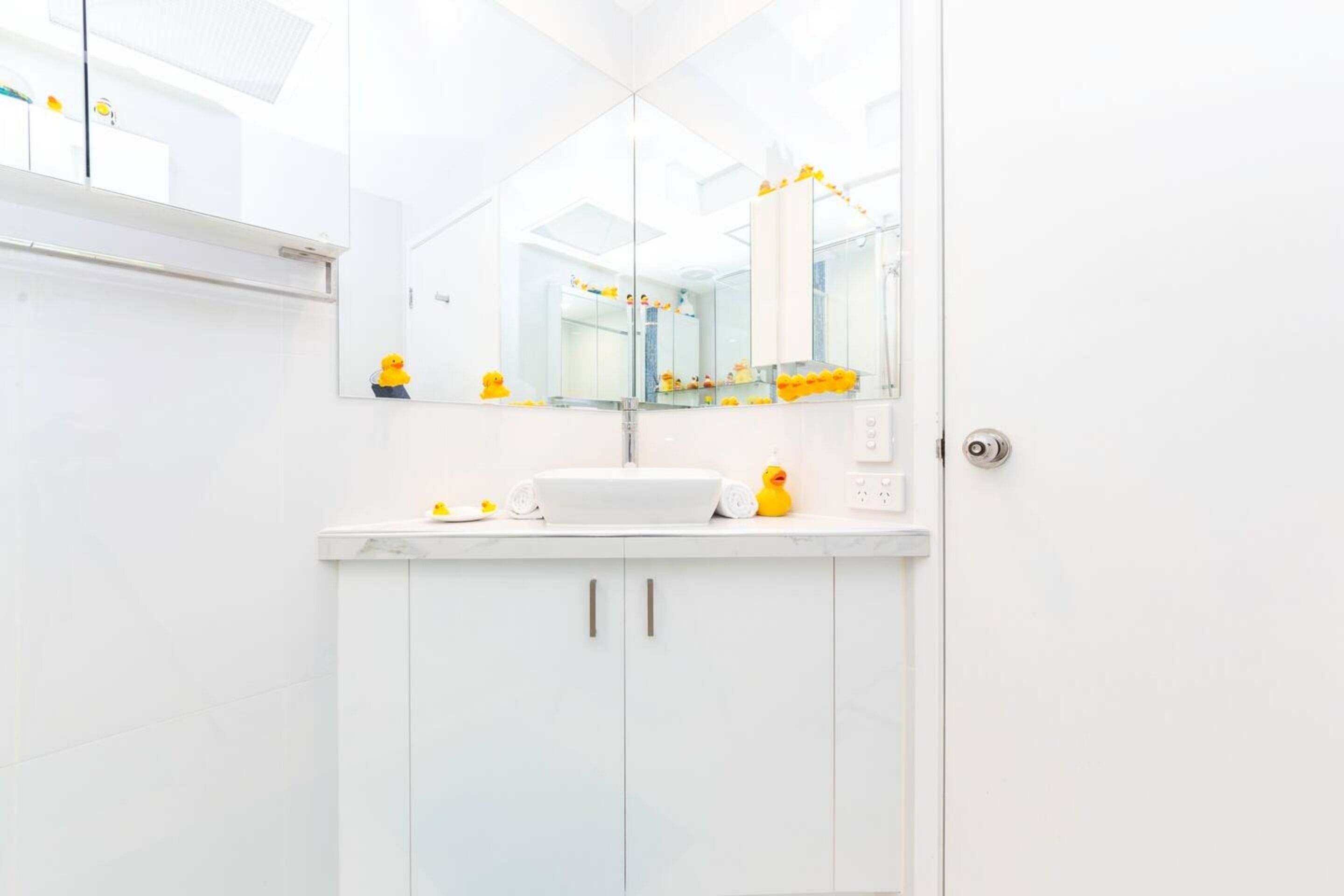 Lovely 1 Bedroom Apartment Close To CBD