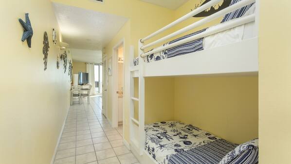 1 bedroom, iron/ironing board, Internet, linens