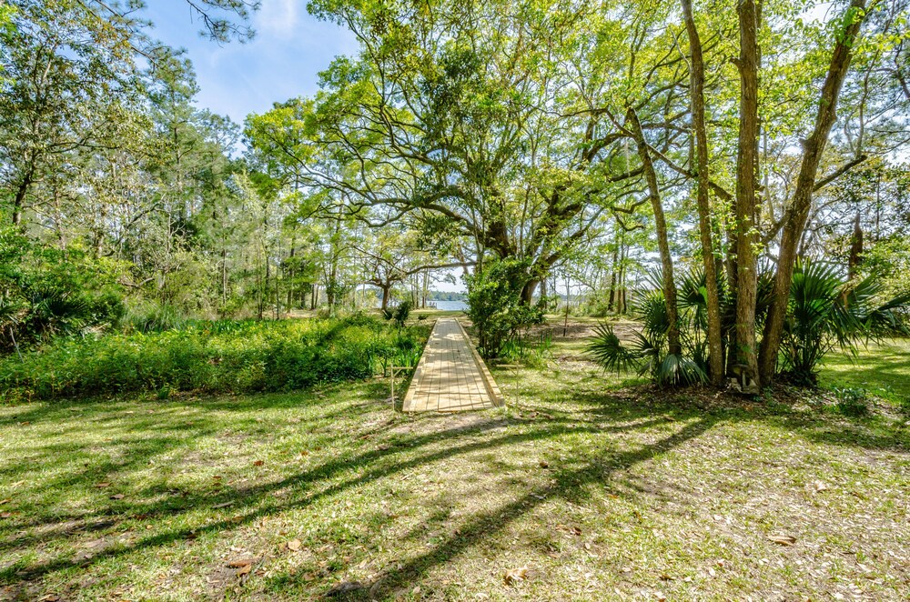 Charming historic riverfront lodge  