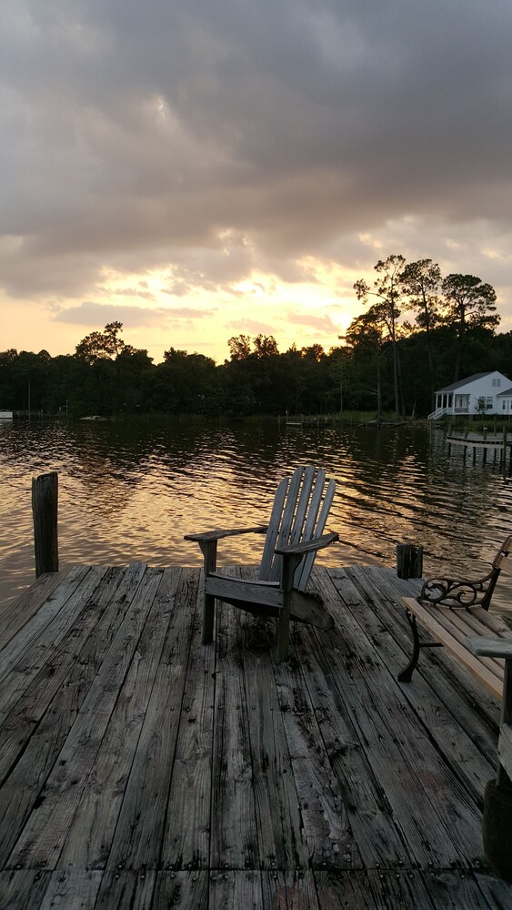 Charming historic riverfront lodge  