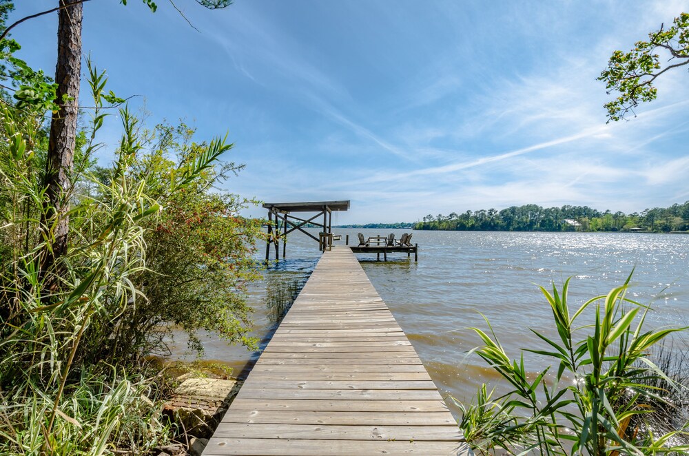 Charming historic riverfront lodge  