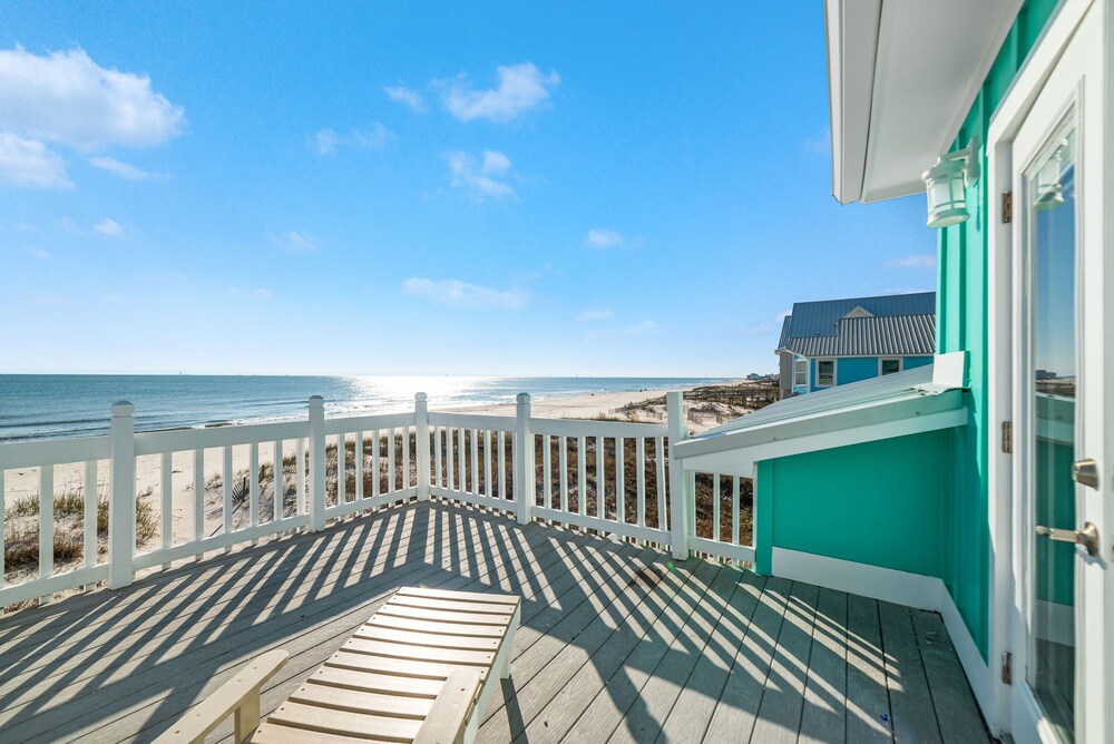 Absent Minded - Recently updated, beautifully furnished gulf front home with decks galore!