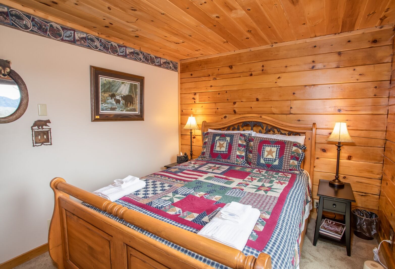 3BR Log Cabin atop Sugar Mountain near Ski Slopes with Hot Tub, Long Range Views & Fireplace in Boone, United States