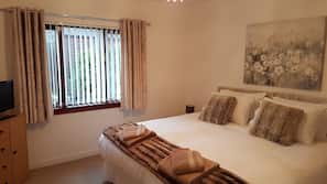 2 bedrooms, iron/ironing board, Internet, linens