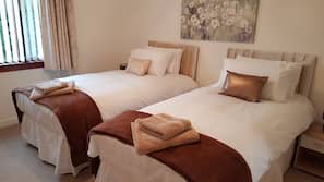 2 bedrooms, iron/ironing board, Internet, linens