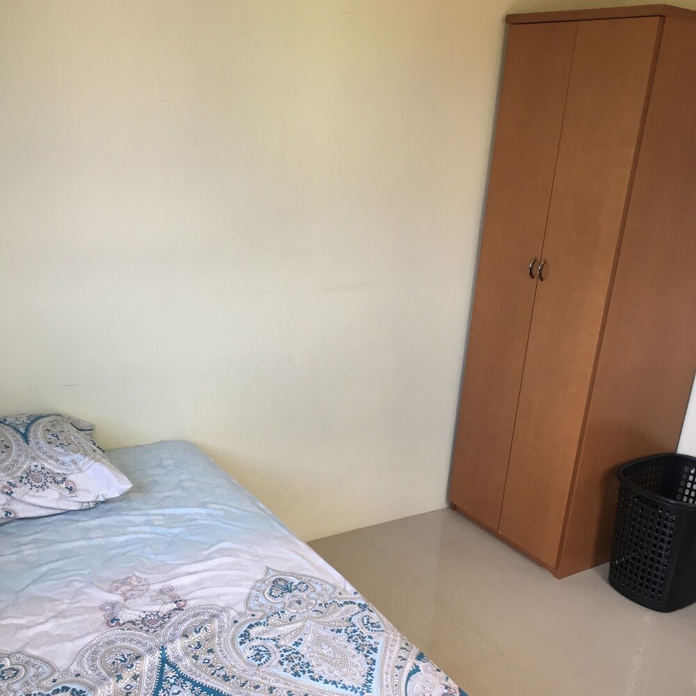 Apartment building near resorts and shopping malls AU35 Deals