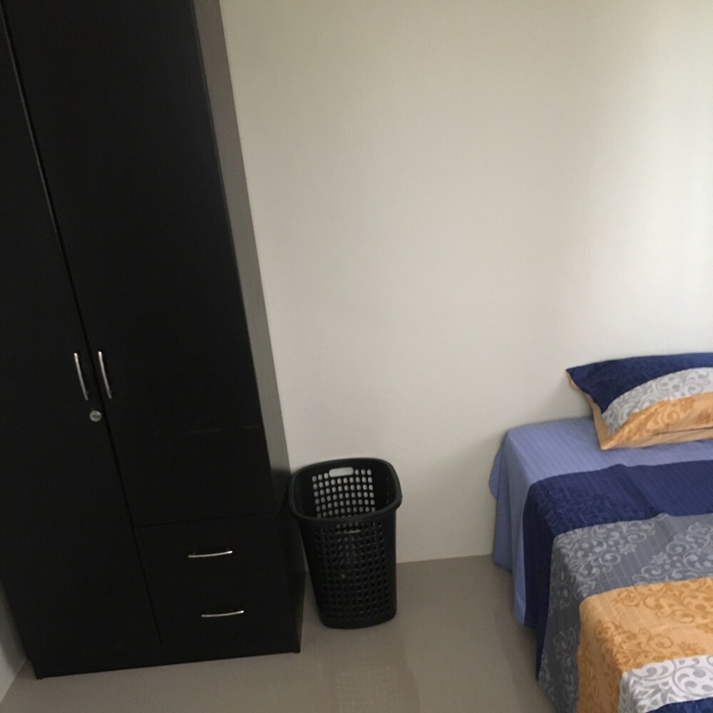 Apartment building near resorts and shopping malls AU35 Deals