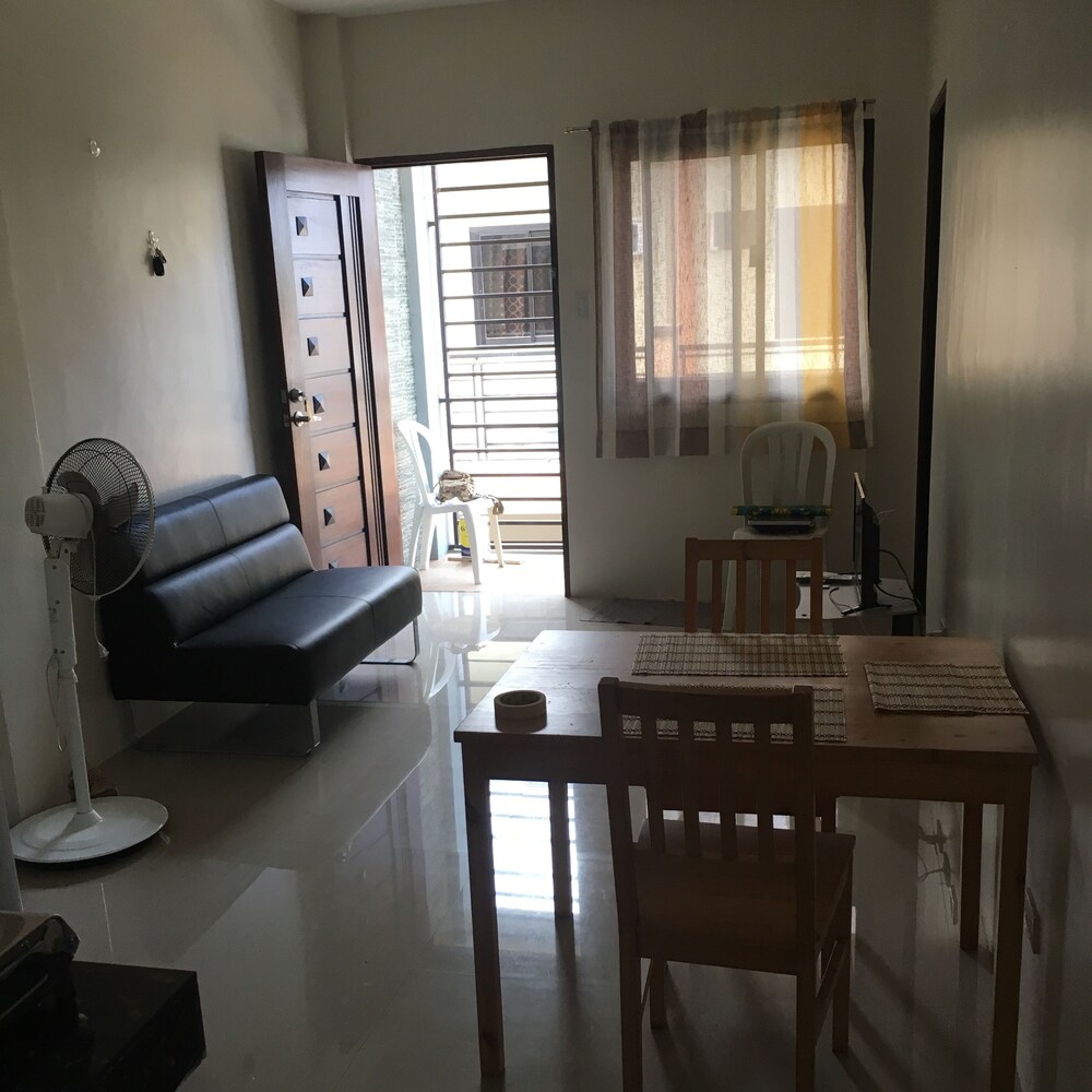 Apartment building near resorts and shopping malls AU35 Deals