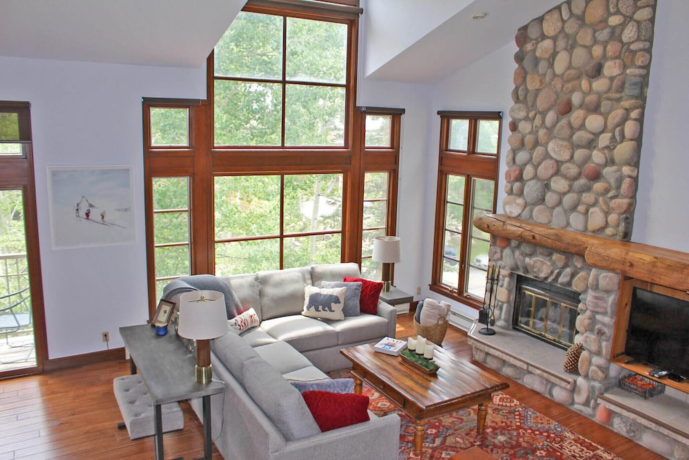 Beaver Creek VillageSki In/Out, Private Hot Tub, Pool, Walk to Village. Beaver Creek Vrbo