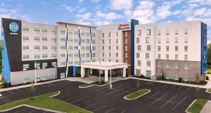 Hampton Inn & Suites Charlotte Airport Lake Pointe