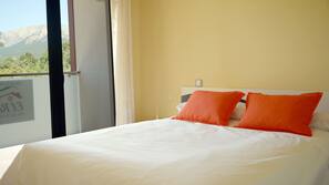 Free cribs/infant beds, free WiFi, linens
