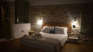 In-room safe, soundproofing, iron/ironing board, free WiFi