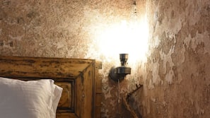 In-room safe, soundproofing, iron/ironing board, free WiFi