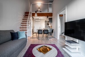 Comfort Apartment (Duplex) | Living area | 80-cm flat-screen TV with digital channels, TV, Netflix