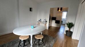 2 chambres, fer et planche à repasser, Wi-Fi, draps fournis