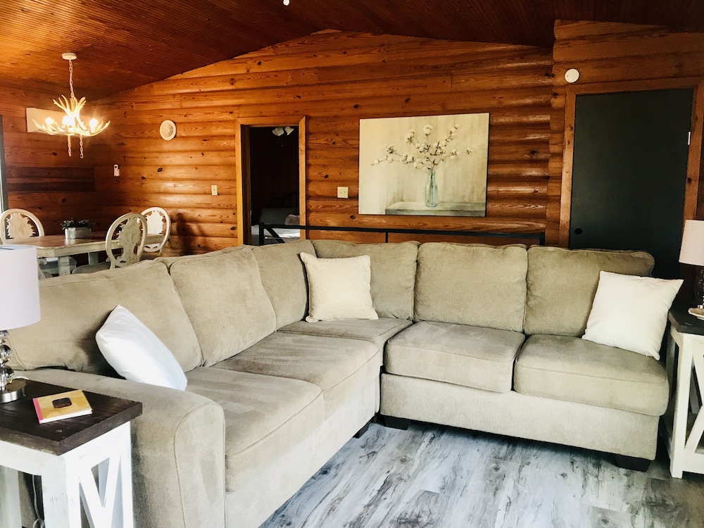 Wntr special ❄️, Ride2trails, WiFi, Firepit, paved, circle dr, trailer parking.