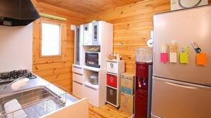 Kühlschrank, Mikrowelle, Herd, Wasserkocher