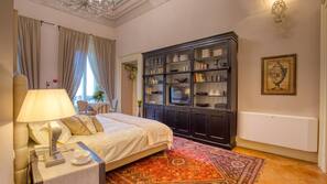 Egyptian cotton sheets, premium bedding, down duvet, free minibar