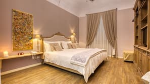 Egyptian cotton sheets, premium bedding, down duvet, free minibar