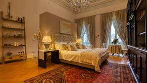 Egyptian cotton sheets, premium bedding, down duvet, free minibar