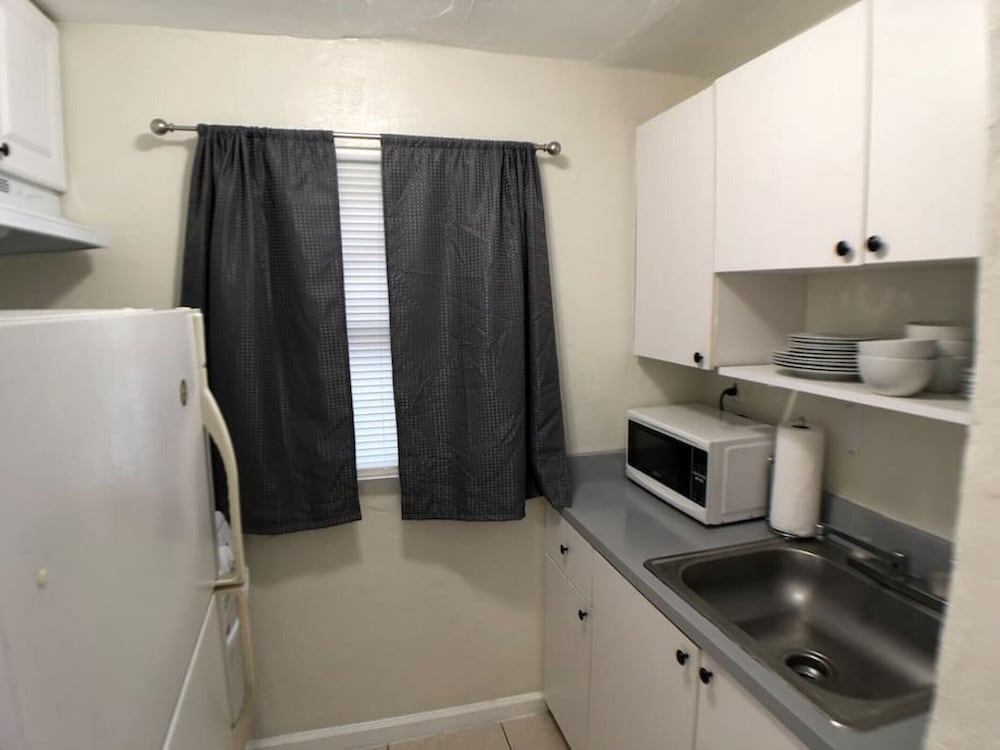 2G · Miami + West Wynwood Near Airport / Rail / Highway