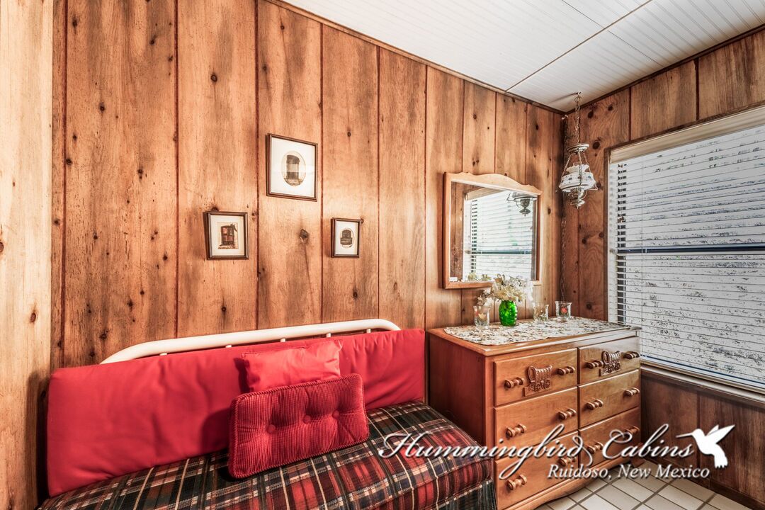 TALK ABOUT CABIN IN THE WOODS, THIS 2/2 CABIN LOCATED IN CEDAR CREEK in Ruidoso, United States