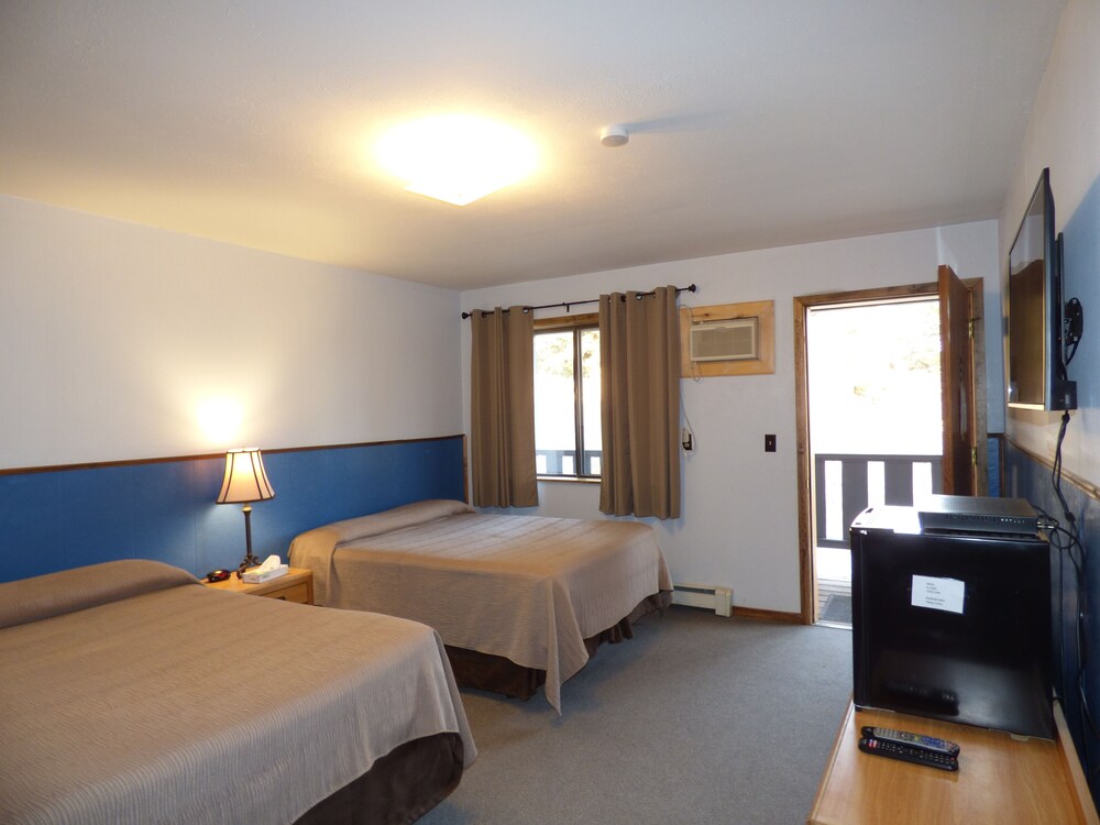 The Hitching Post Hotel and Farm Store in Crawford Best Rates & Deals