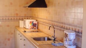 Fridge, microwave, stovetop
