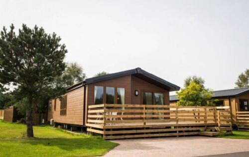 dog friendly luxury lodges with hot tubs