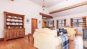 3 bedrooms, iron/ironing board, Internet, bed sheets