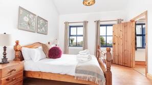 3 bedrooms, iron/ironing board, Internet, bed sheets