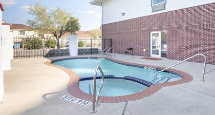 OYO Townhouse Clute Lake Jackson